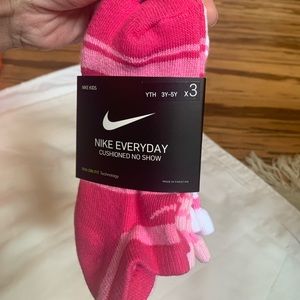NIKE EVERYDAY CUSHIONED NO SHOW SOCKS 3Y-5 -5Y-7Y